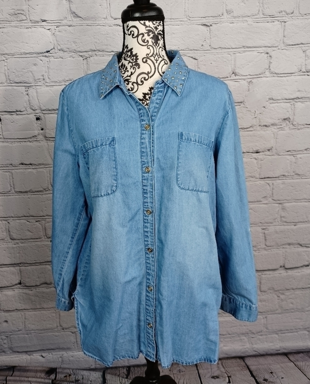 Chico's women's chambray button front sz 2 top tab sleeve bead collar pockets b5